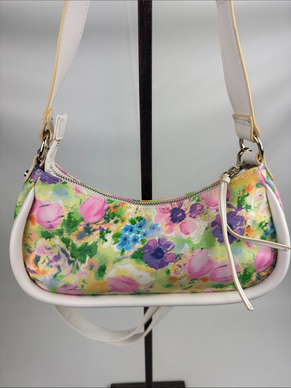 Floral Print Shoulder Bag in White and pastel Multicolor Zip close Adjustable